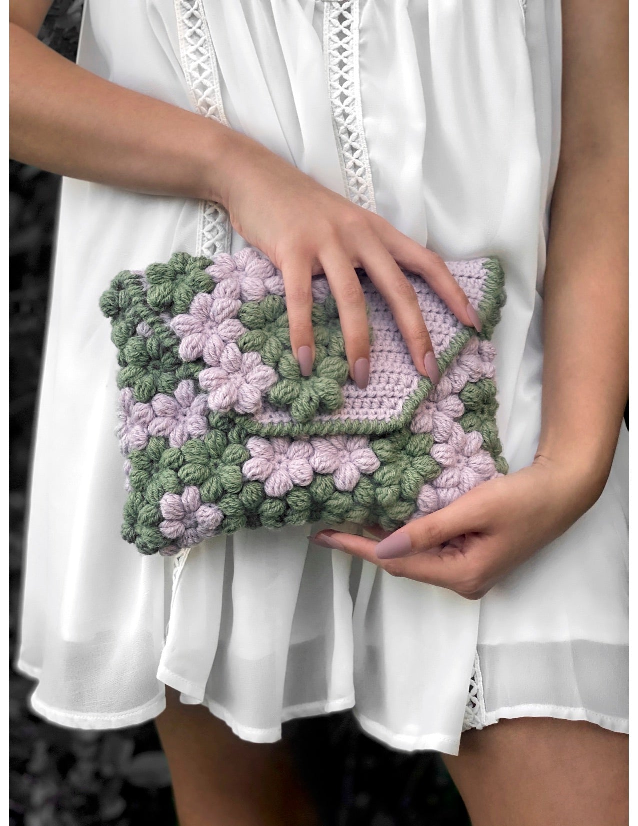 Crochet Floral Clutch (Crochet)