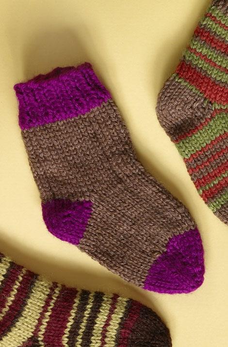 Knit Childs Two Color Socks Pattern (Knit)