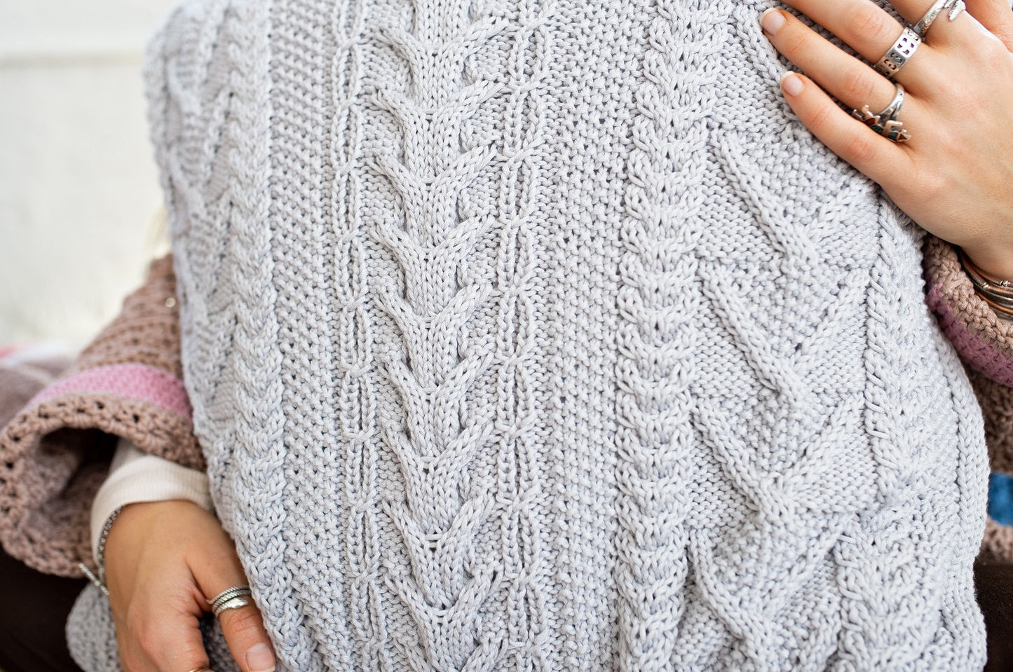 Cable Rhapsody Pillow (Knit)
