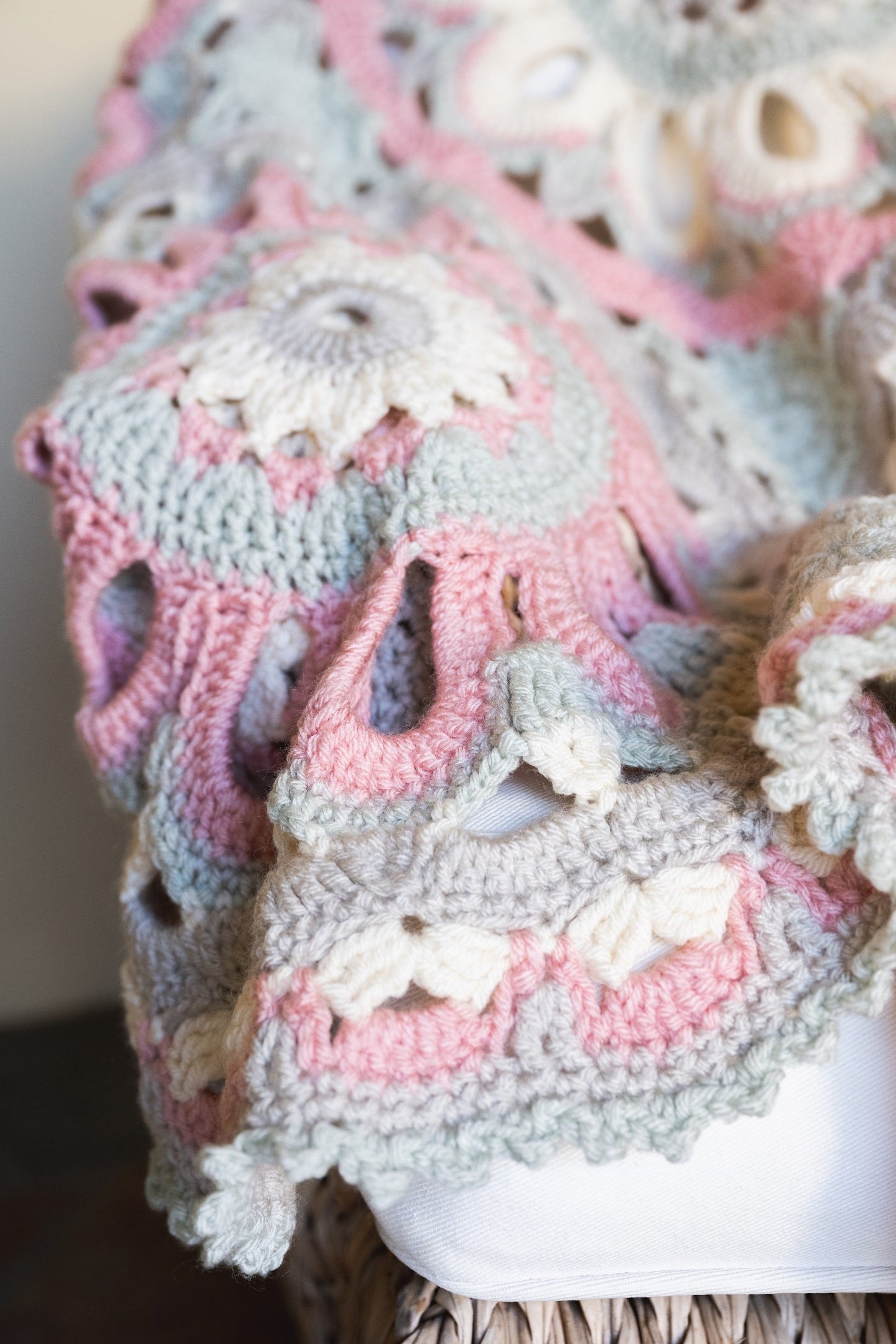Circle Of Flowers Afghan (Crochet)