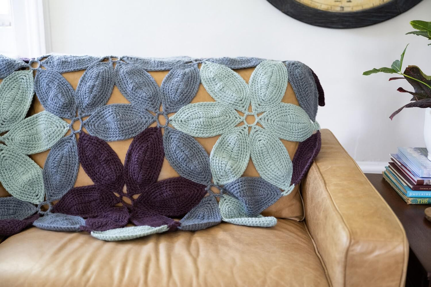 Circle Of Leaves Afghan (Crochet)