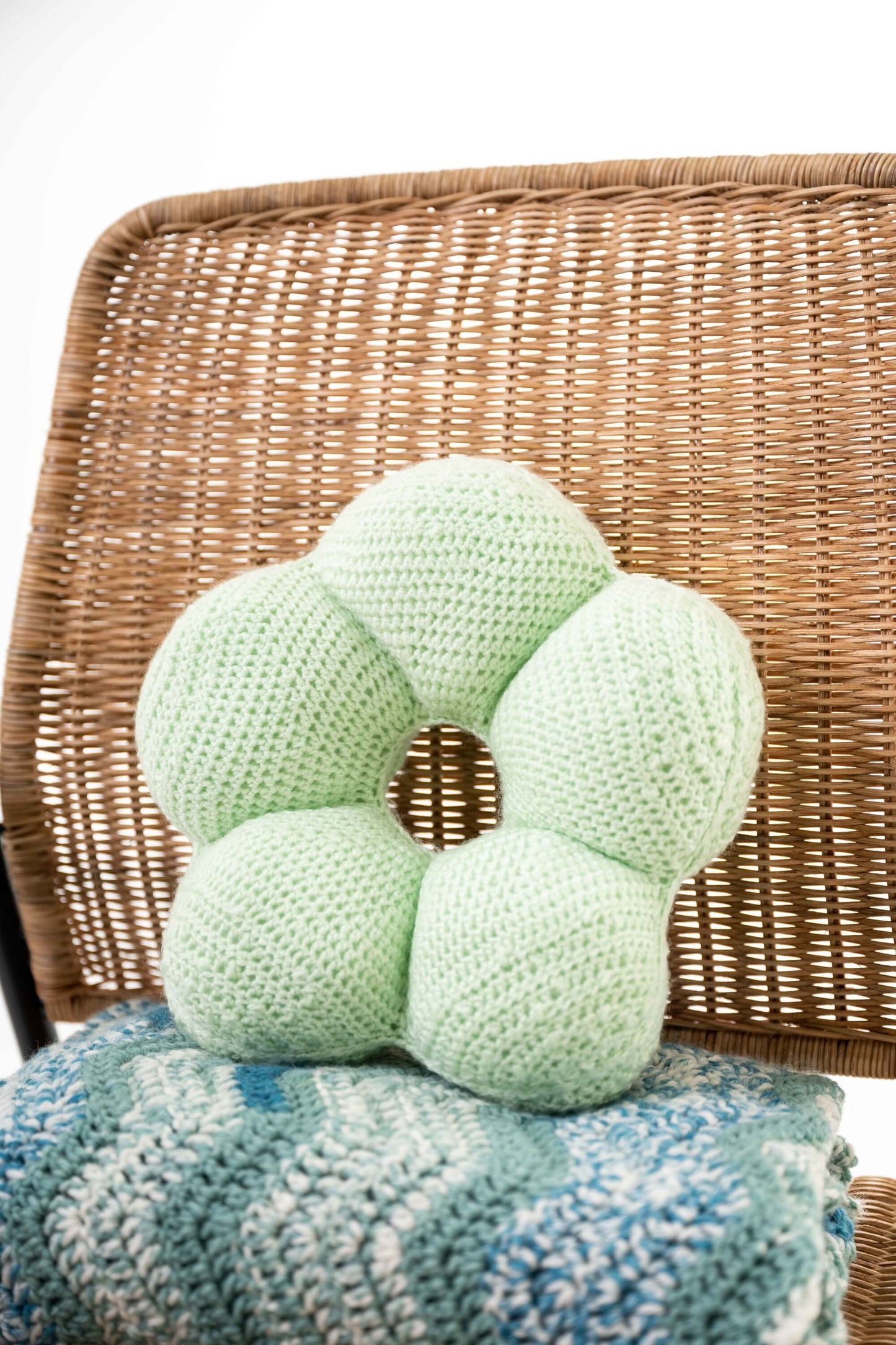 Flower Pillow Pattern (Crochet)