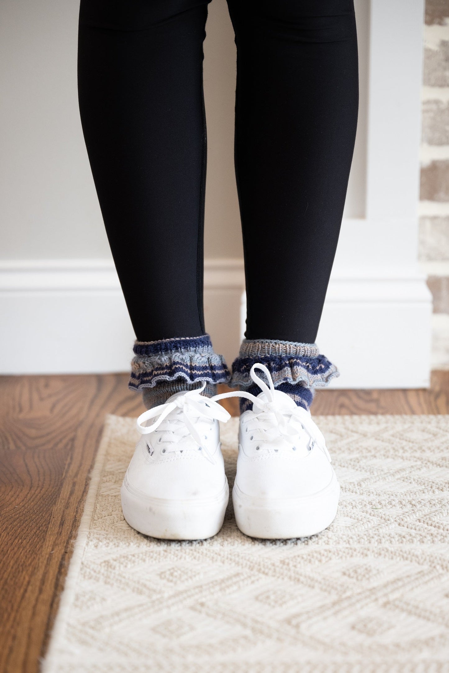 Ruffle Trimmed Socks (Knit)