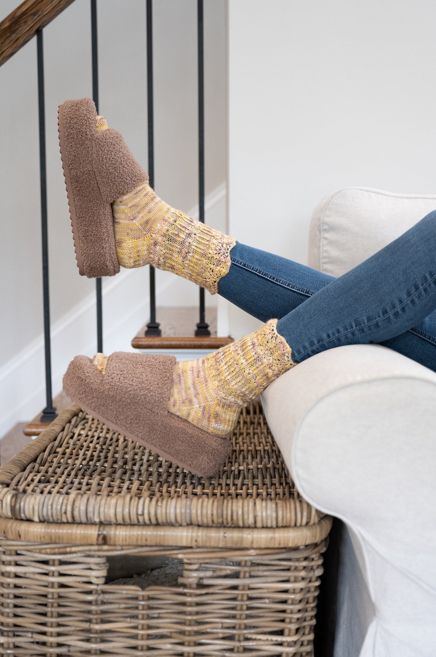 Scallop Edged Socks (Knit)