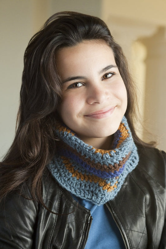 Crocheted Wavy Cowl Pattern (Crochet)