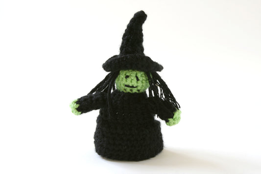 Little Witch Finger Puppet Pattern (Crochet)
