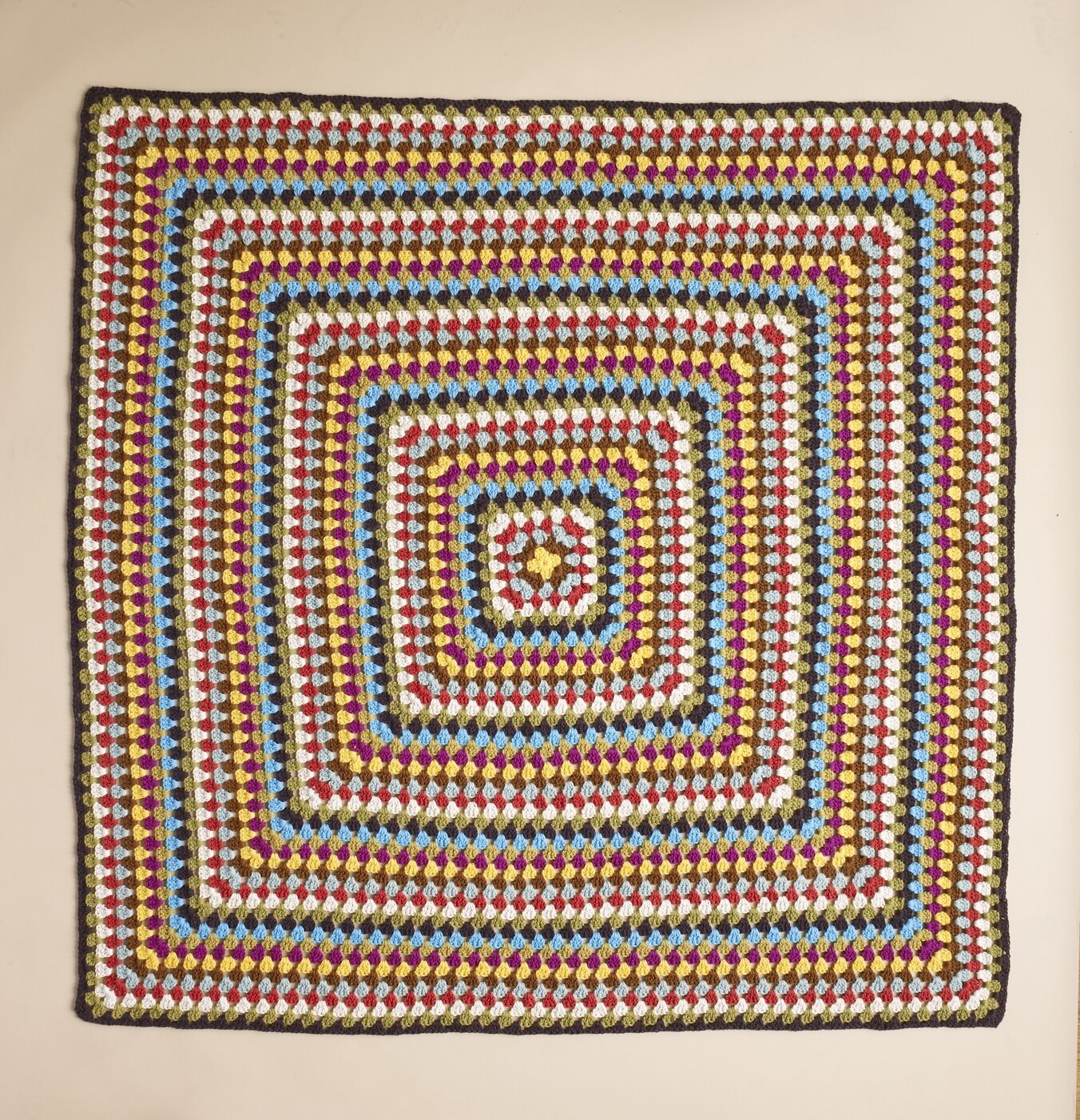 Mod Granny Afghan (Crochet)