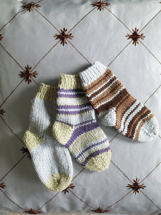 Knit Childs Two Color Socks Pattern (Knit)