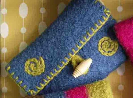 Make It Yours Purse Swirling Spirals Pattern (Knit)
