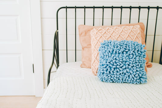 Glam Loop Pillow (Crafts)