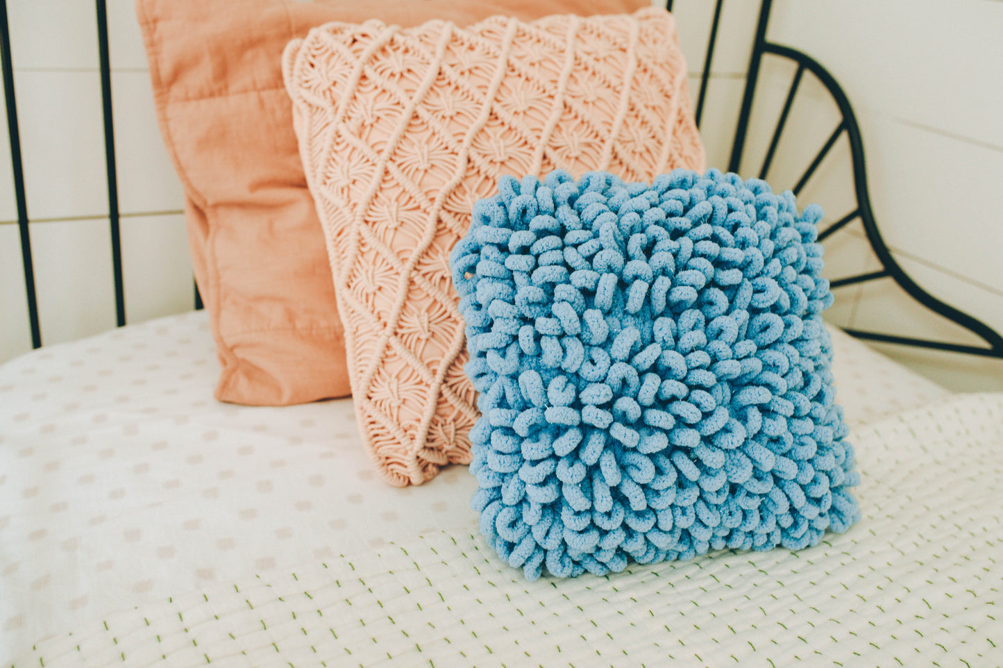 Glam Loop Pillow (Crafts)
