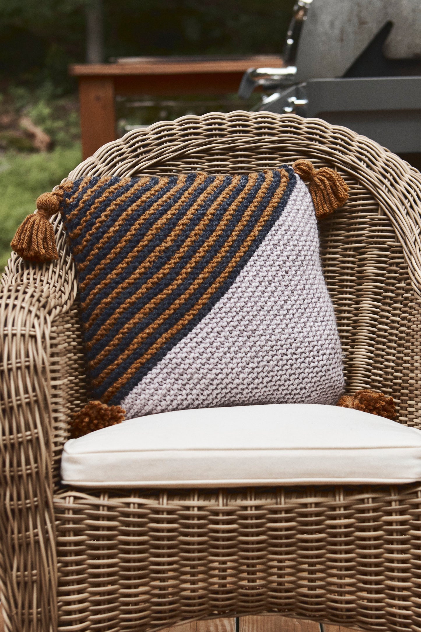 On the Bias Throw Pillow (Knit)