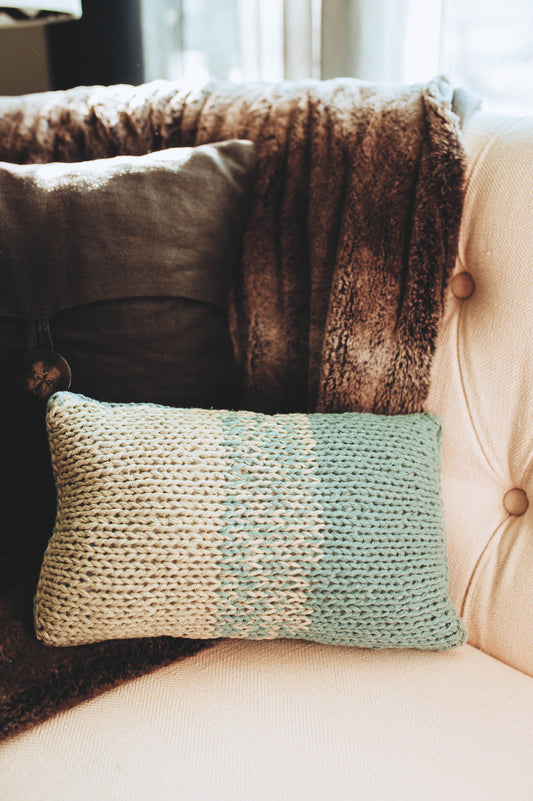 Peri Pillow (Knit)