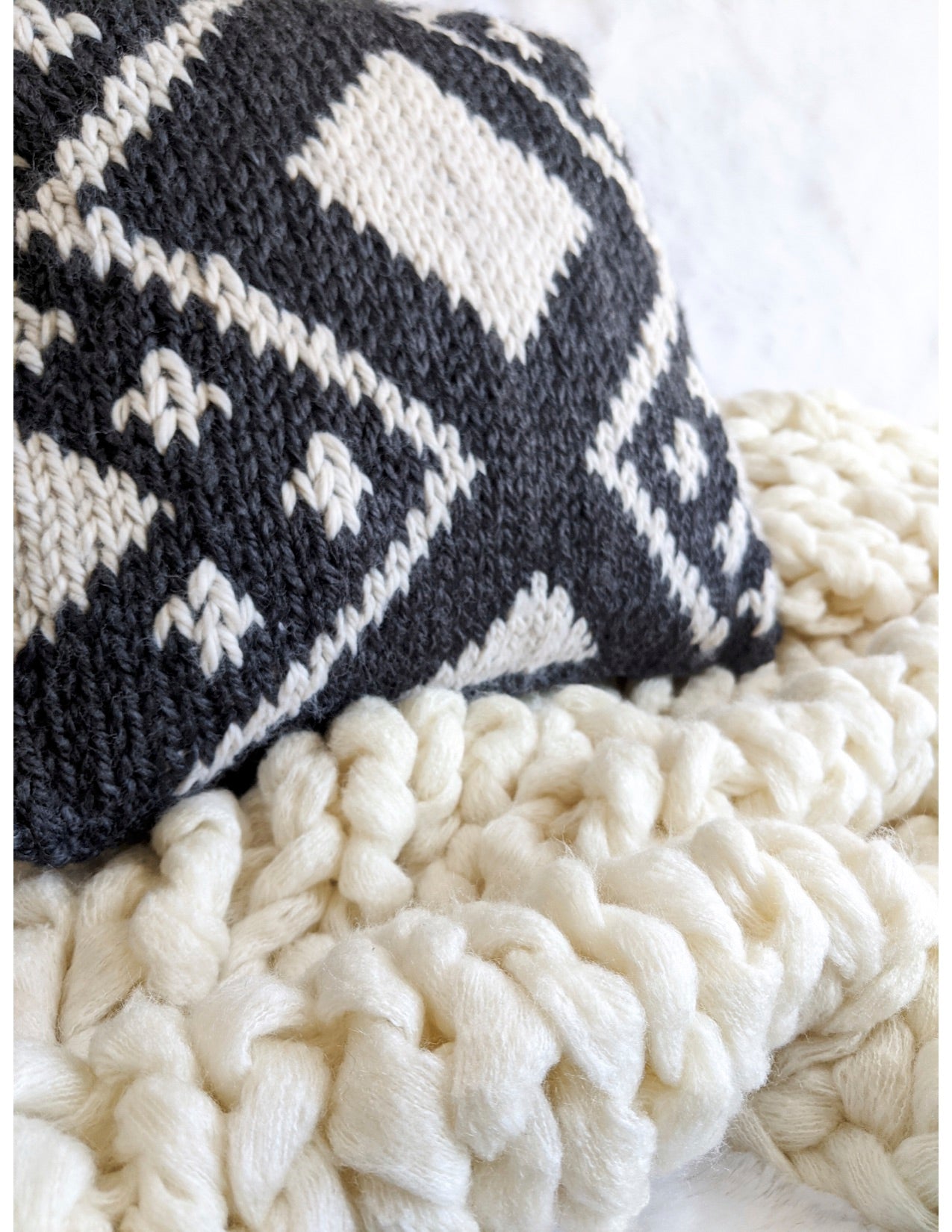 Sella Pillow (Knit)