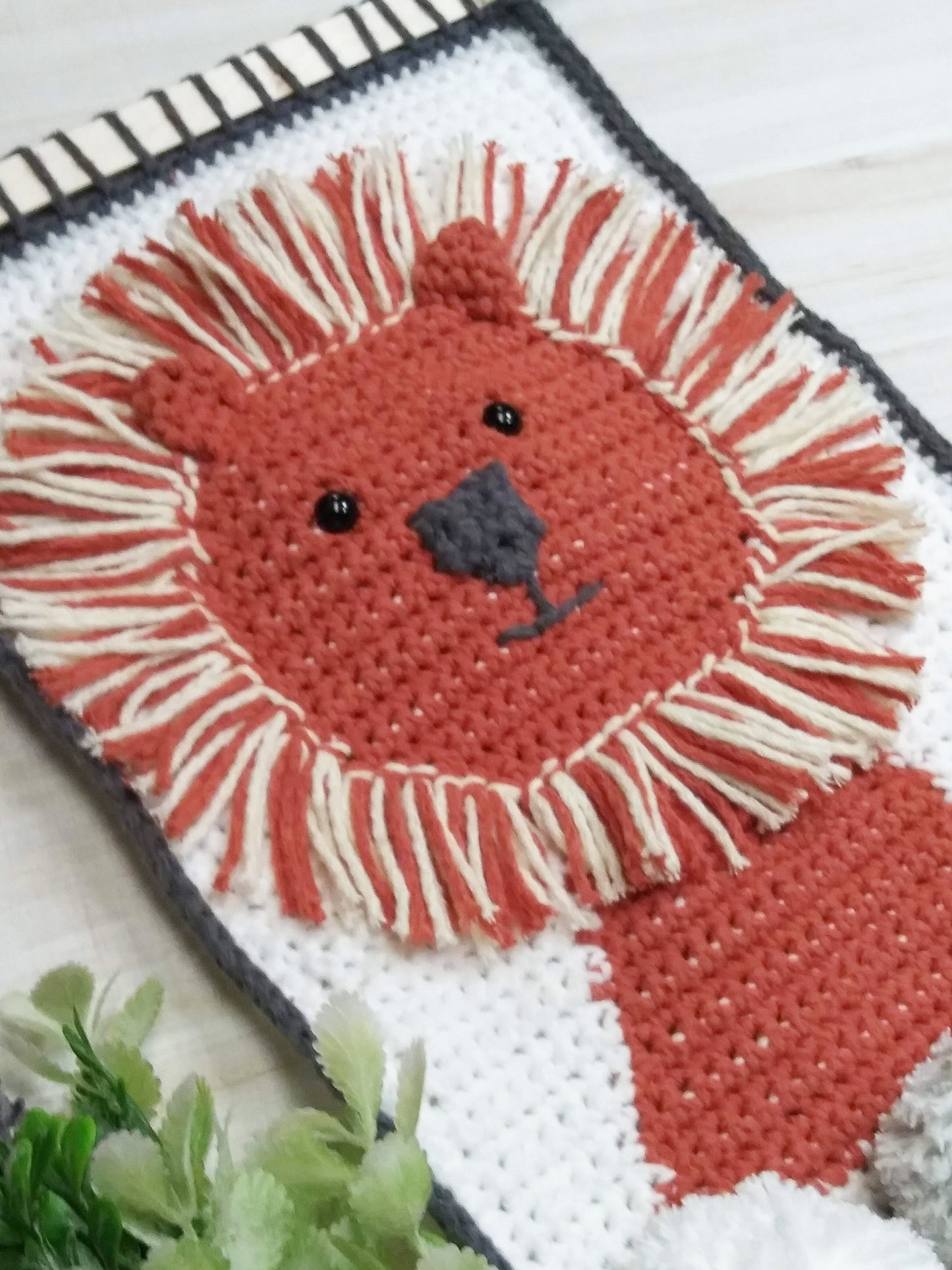 Lion Wall Hanging (Crochet)
