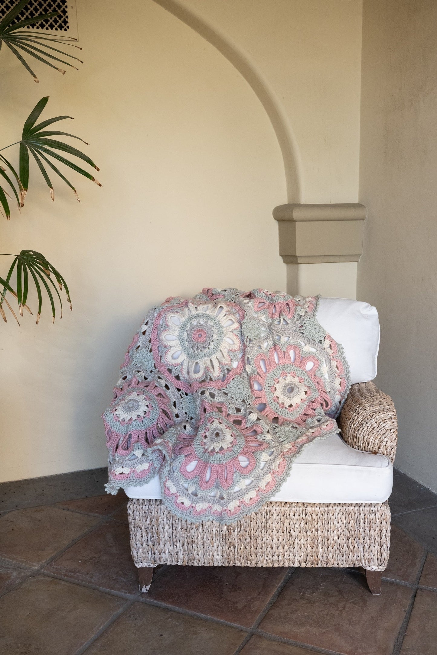 Circle Of Flowers Afghan (Crochet)