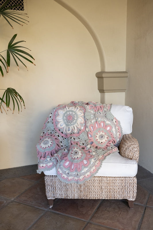 Circle Of Flowers Afghan (Crochet)