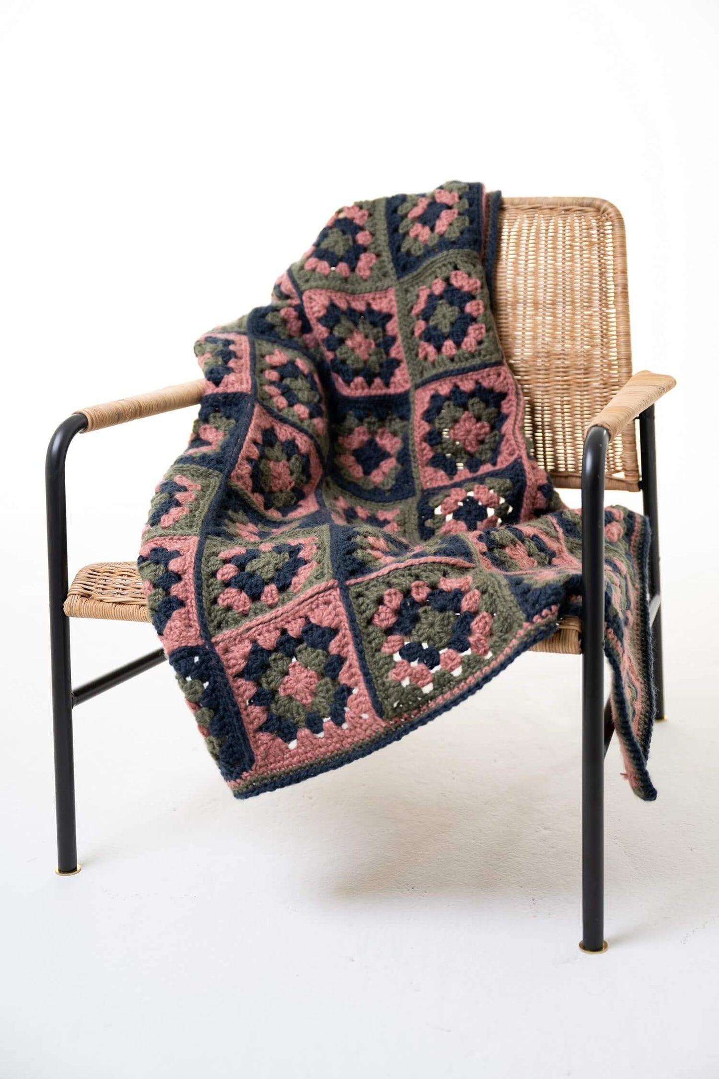 Classic Granny Square Afghan (Crochet)
