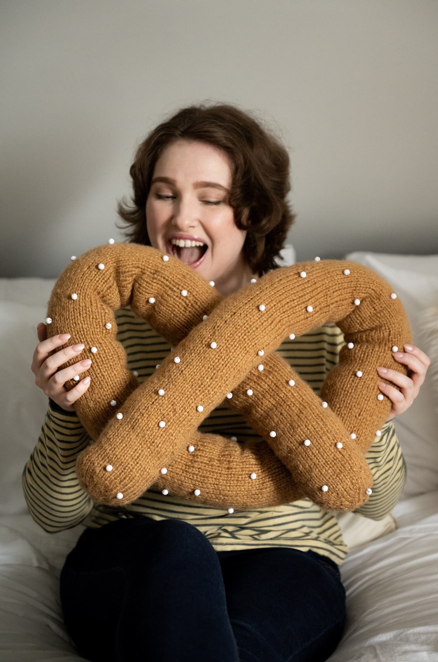 Pretzel Pillow (Knit)