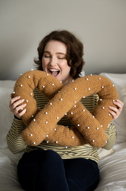 Pretzel Pillow (Knit)