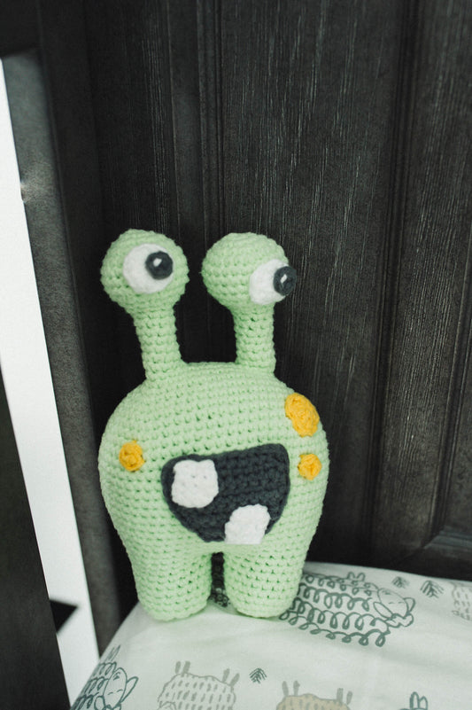 Alien Amigurumi (Crochet)