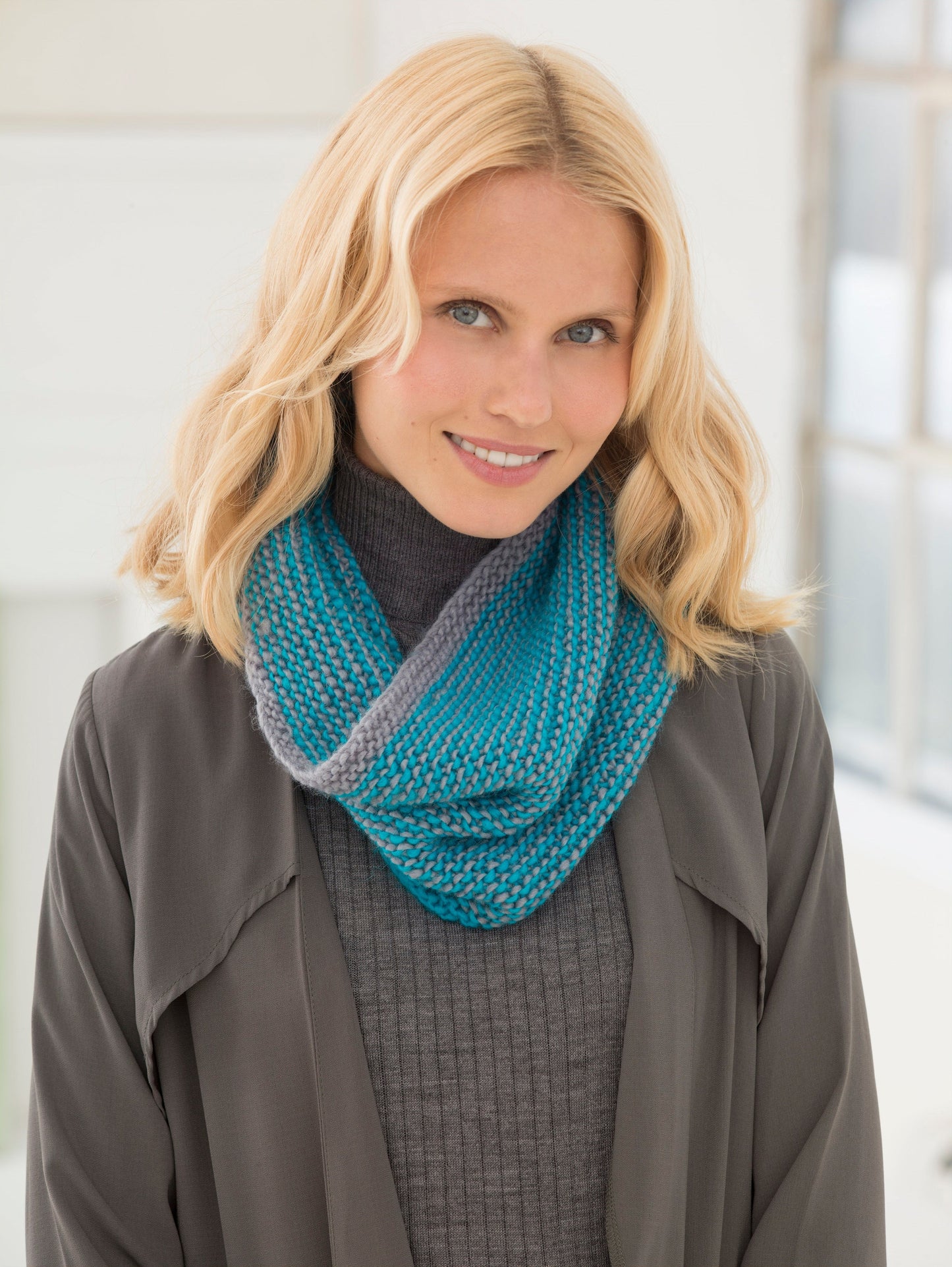 Two Color Neck Warmer (Knit)
