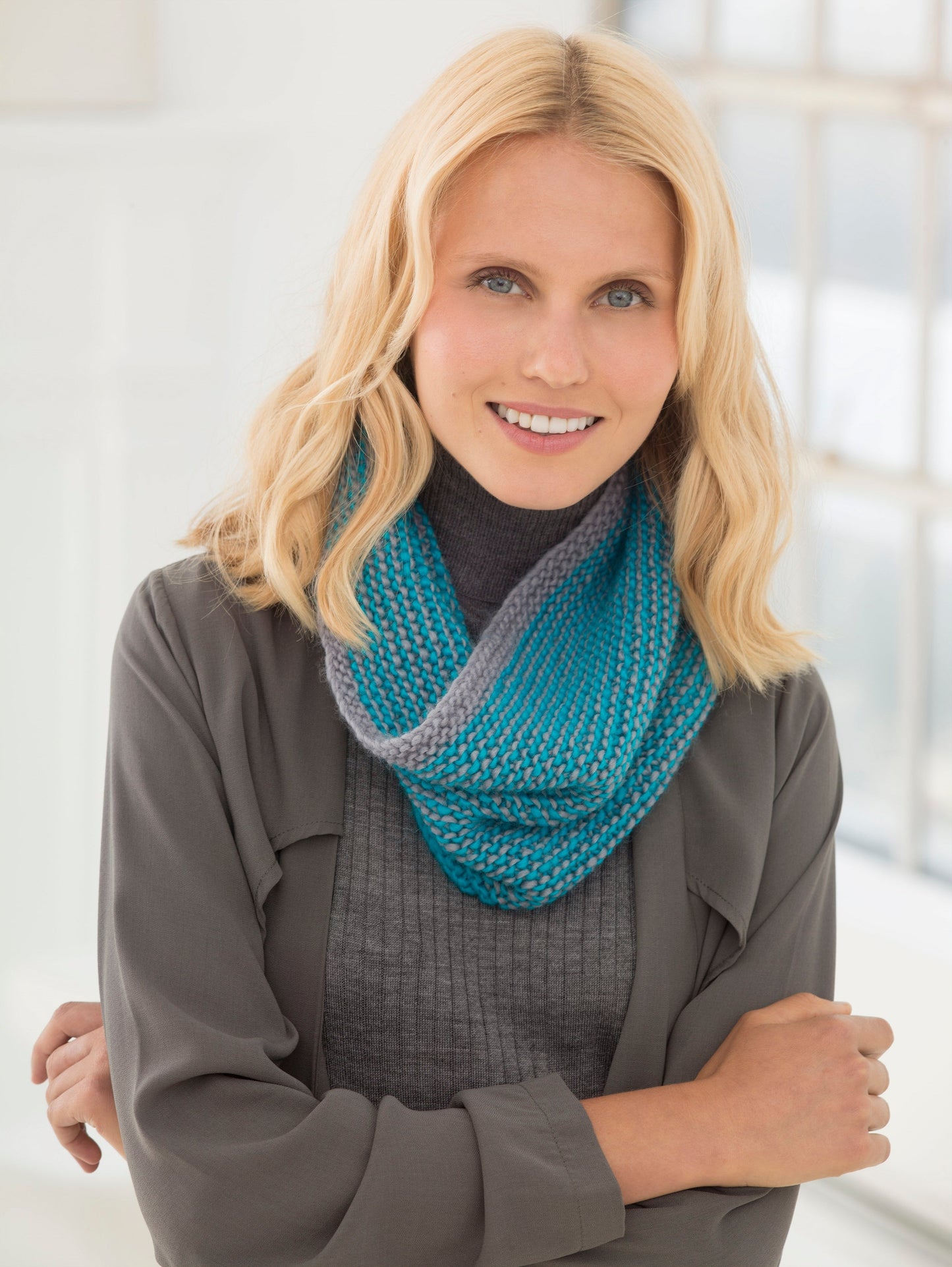 Two Color Neck Warmer (Knit)
