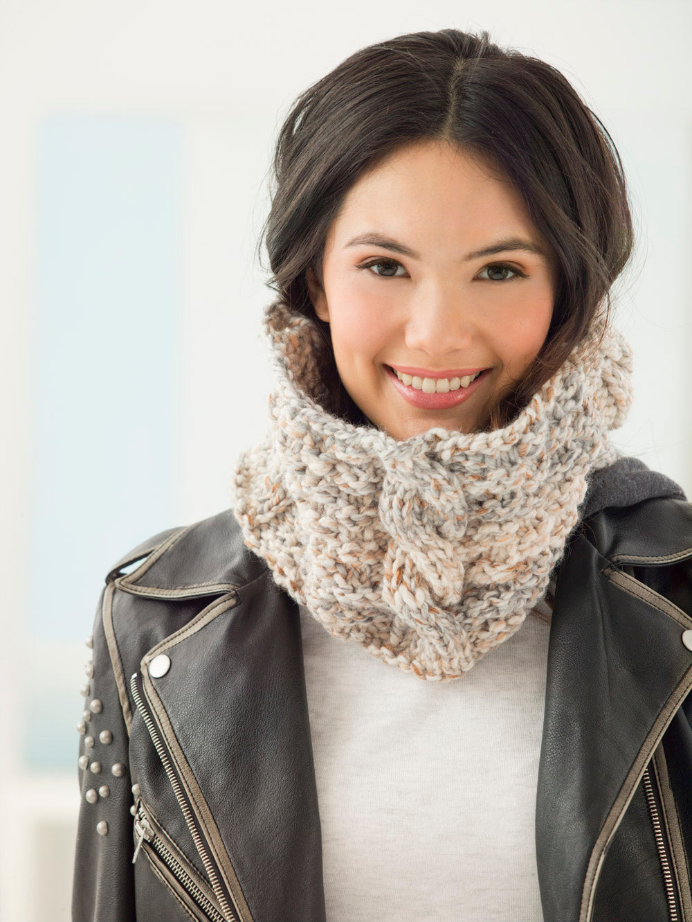 Cabled Cowl (Knit)